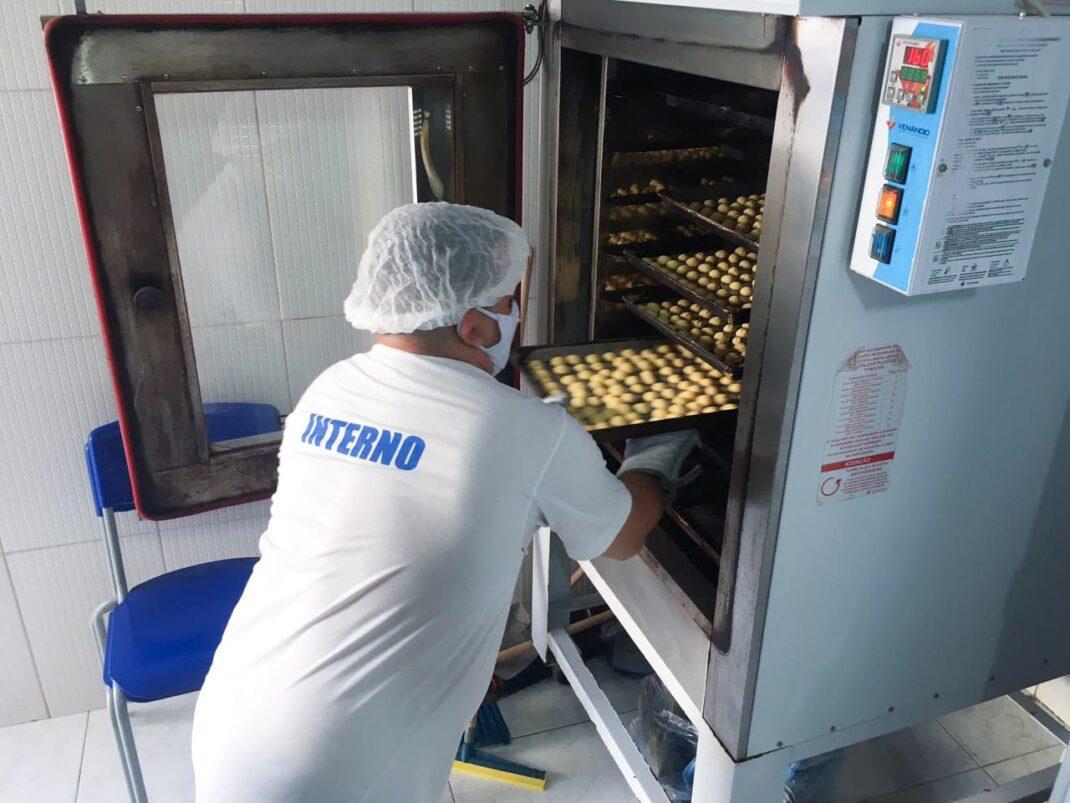 Sejus promove curso de biscoitos caseiros para reeducandos de Oeiras