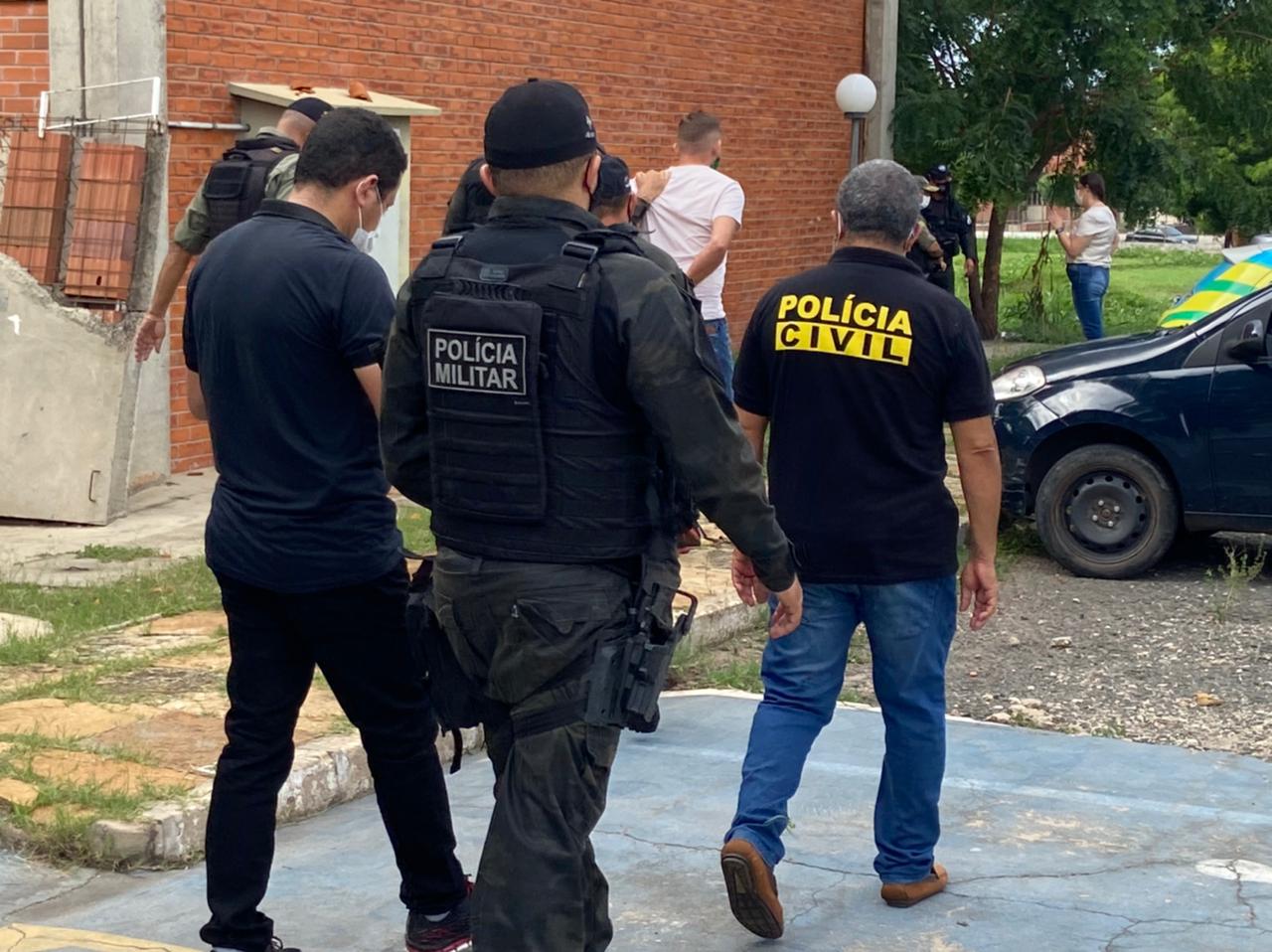 Homem é preso em operação policial