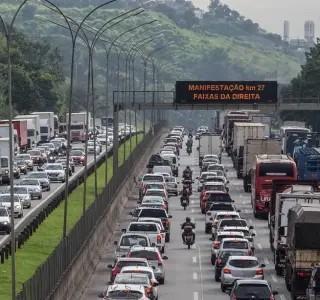 Caminhões parados
