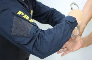 Homem é preso pela PRF
