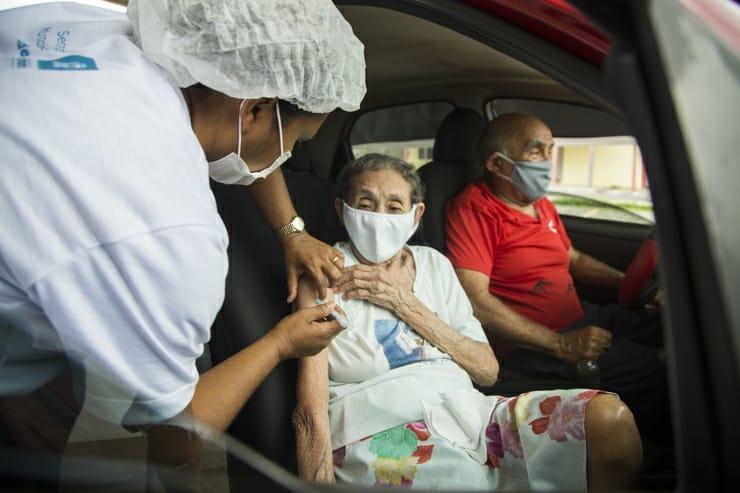 Dona Maria da Paz completou 90 anos e vai tomar a segunda dose
