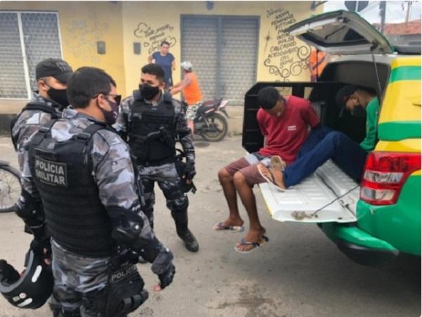 Os suspeitos, que já têm passagens pela polícia, foram encaminhados, junto com as armas e o veículo apreendido, para a Central de Flagrantes de Teresina