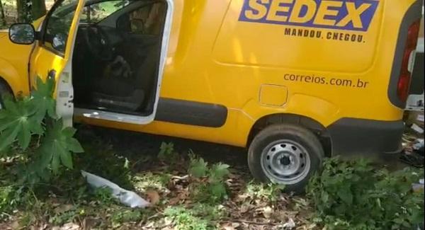 Homens levaram o carro dos Correios após assalto