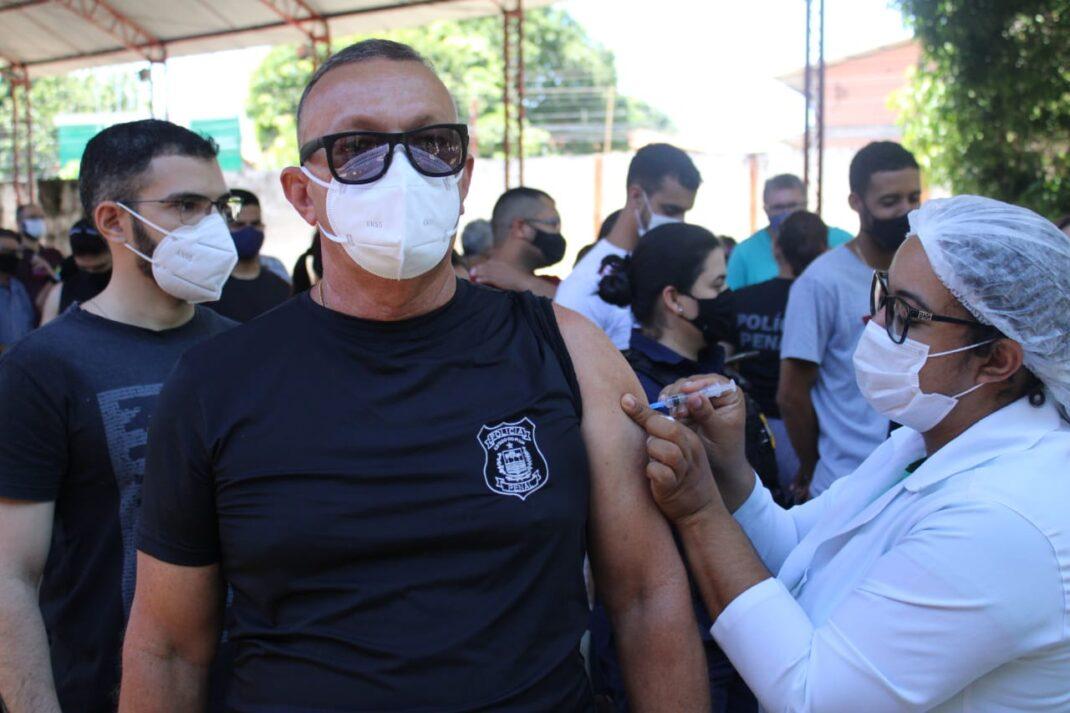 Estado libera 489 doses de vacinas contra Covid-19 para Polícia Penal do Piauí