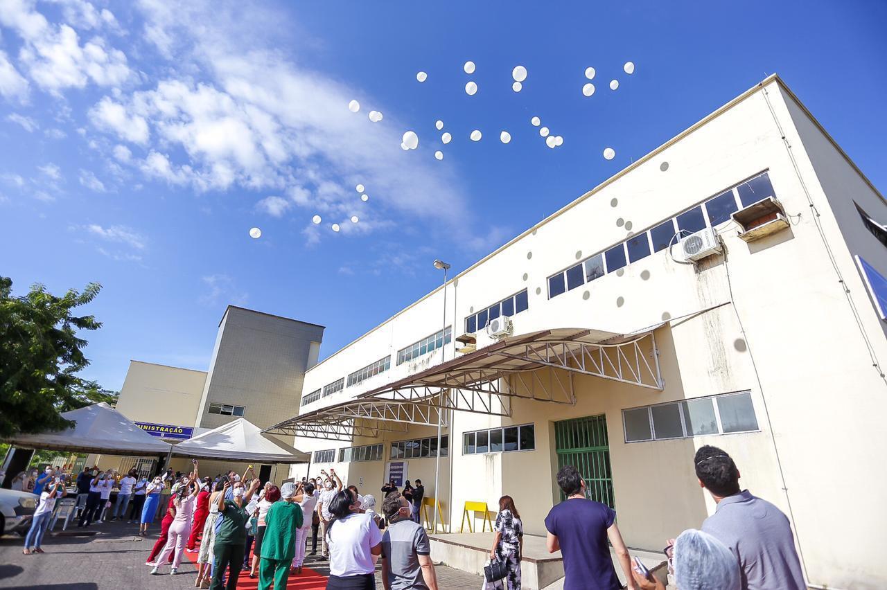 Mães que atuam na linha de frente da Covid no HUT recebem homenagem