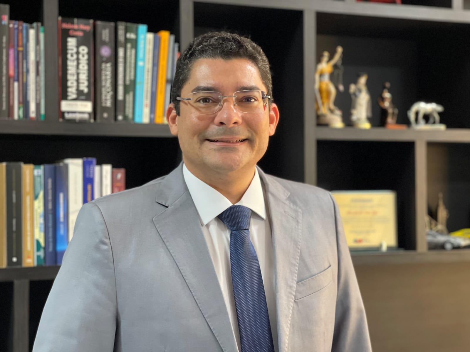 Advogado Alessandro Lopes