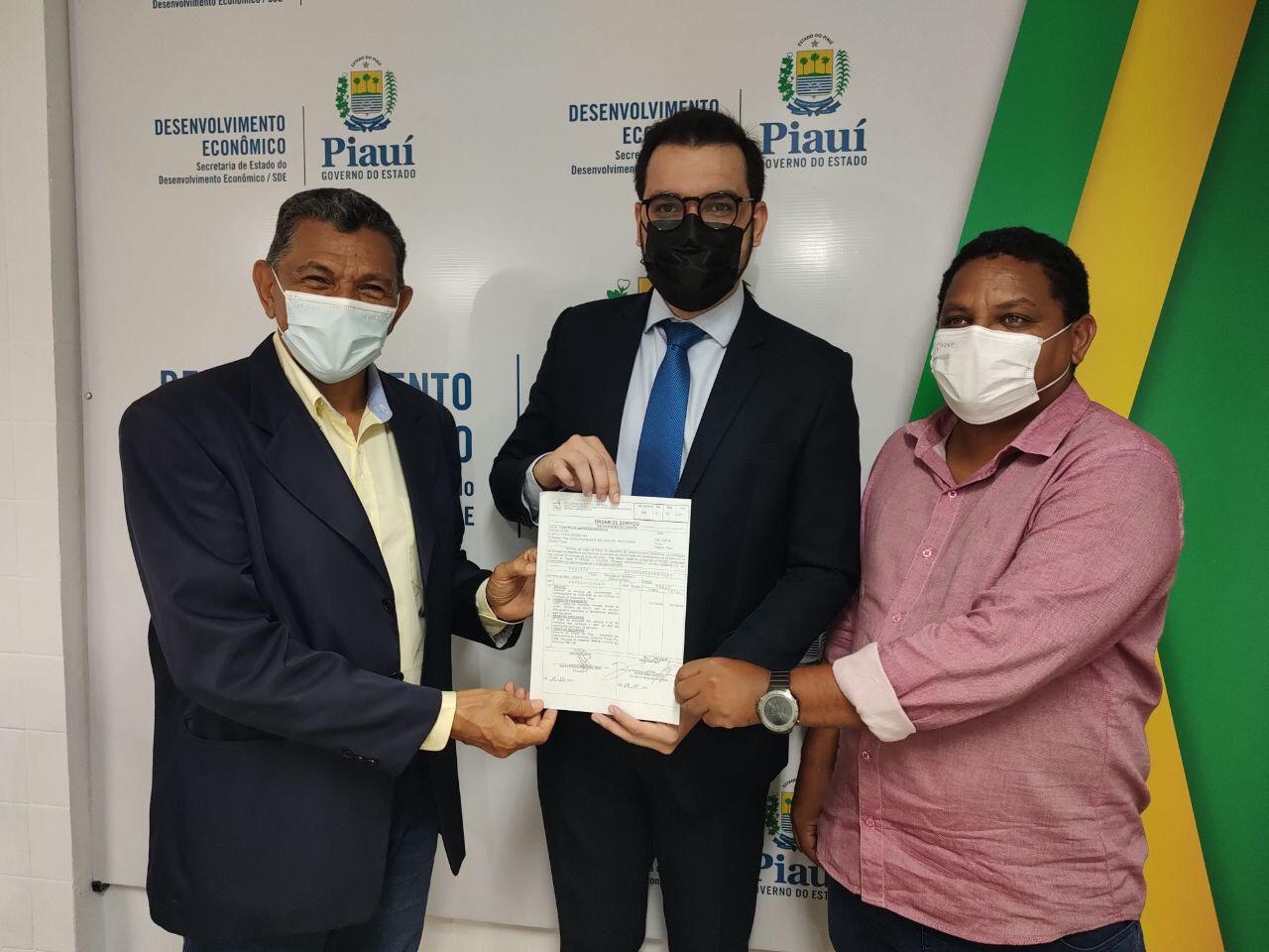 Assinada ordem de serviço para a obra