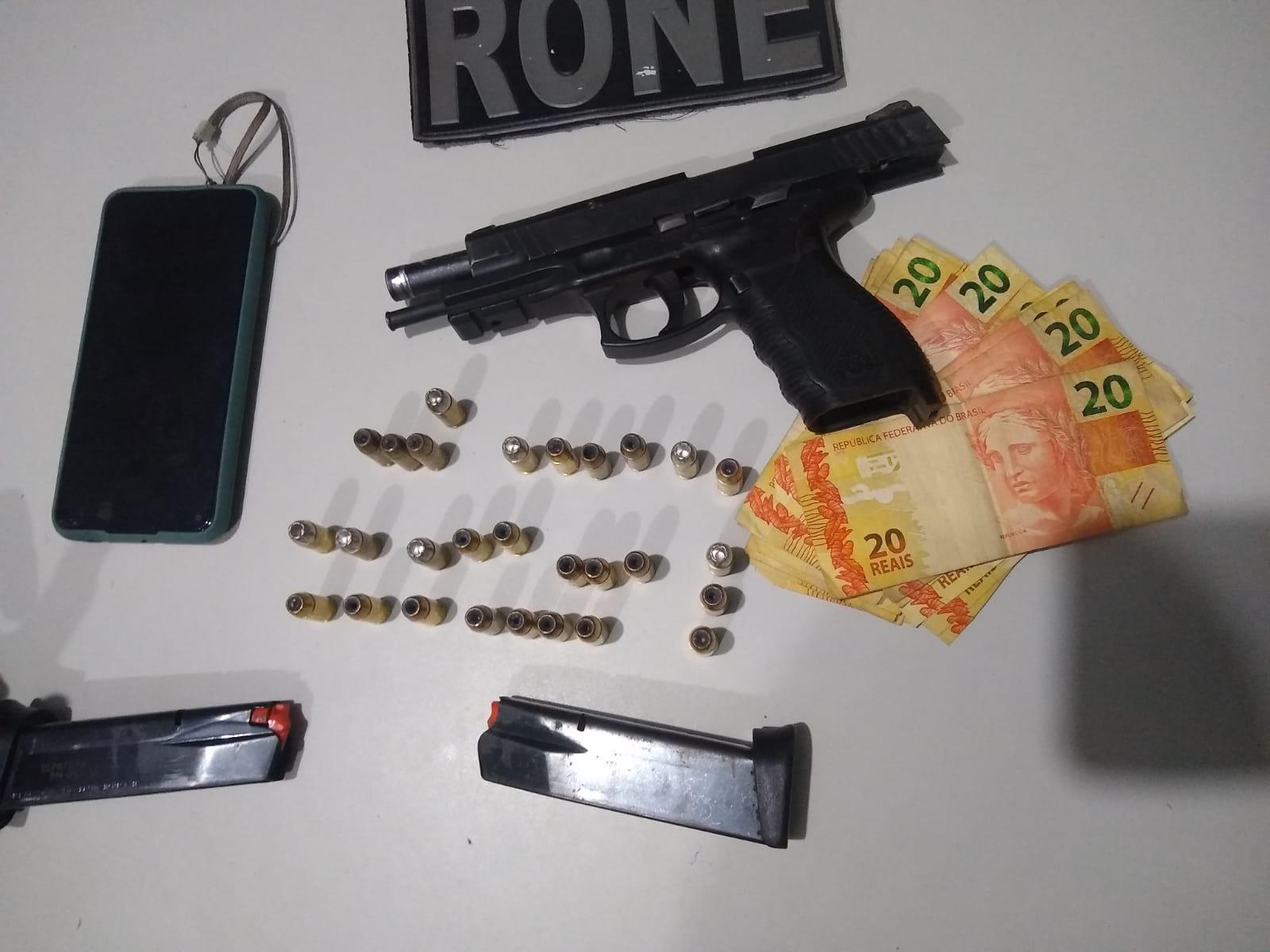 Armas, munição e dinheiro encontrados