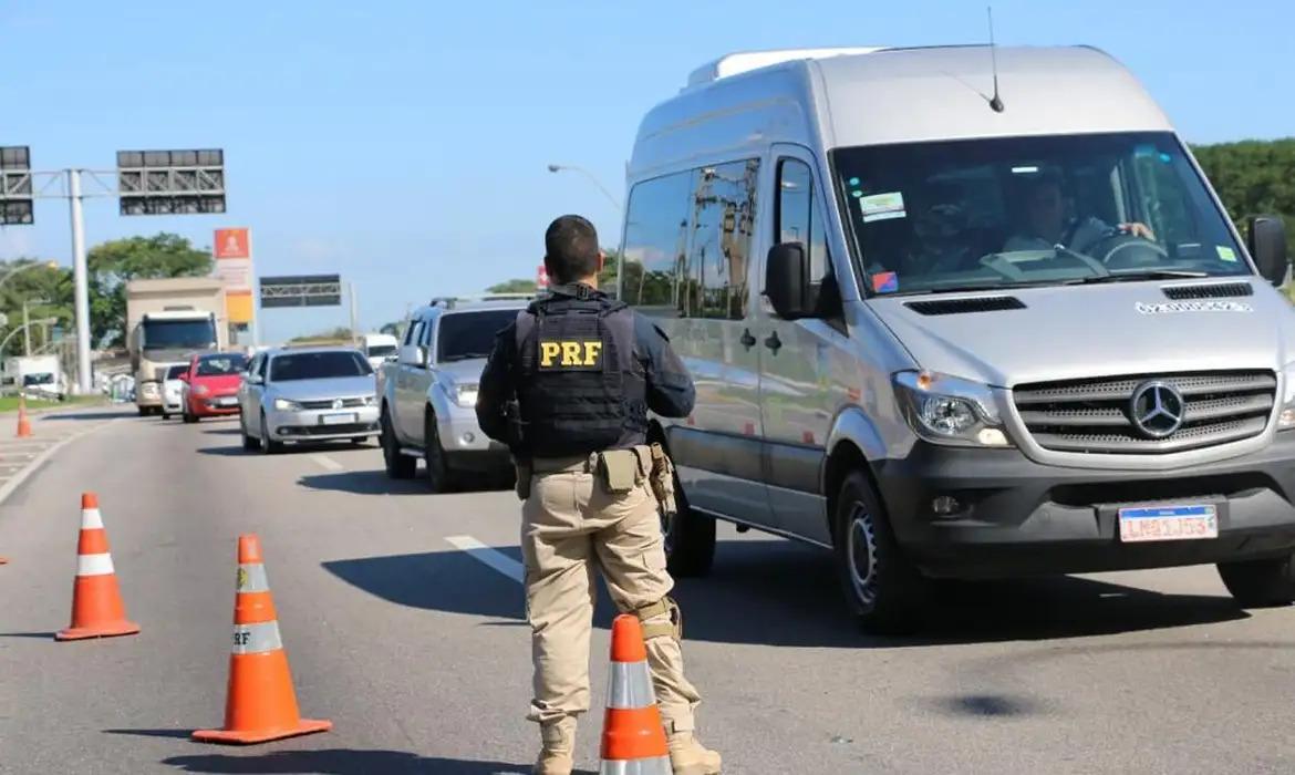 A Polícia Rodoviária Federal intensifica ações de conscientização para reforçar a segurança no trânsito e reduzir acidentes nas estradas
