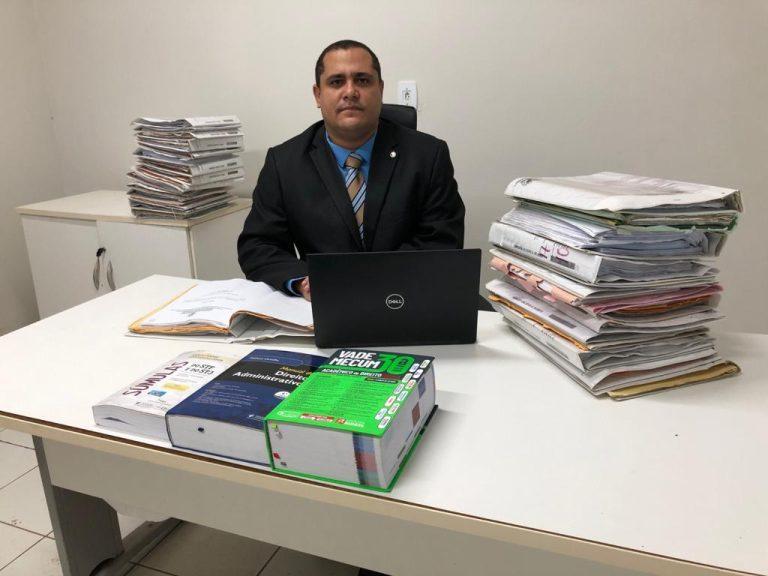 Dr.Robledo Moraes Peres de Almeida, juiz da comarca de Caracol