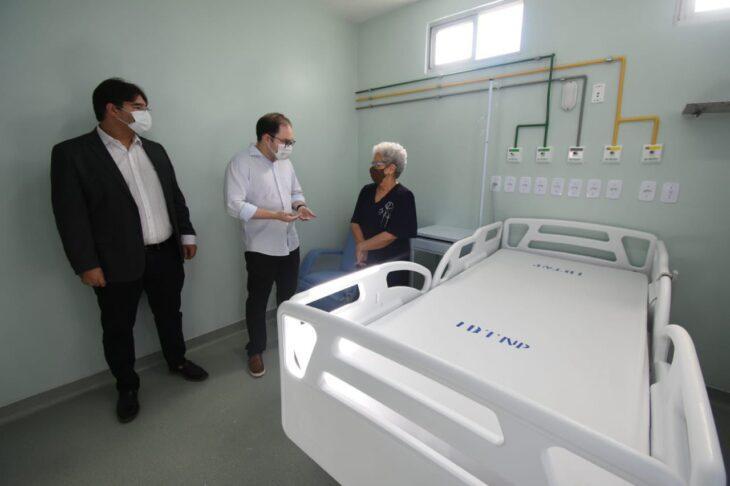 Governadora Regina Sousa e secretário de Saúde Neris Júnior visitam obras no Instituto de Doenças Tropicais Natan Portella