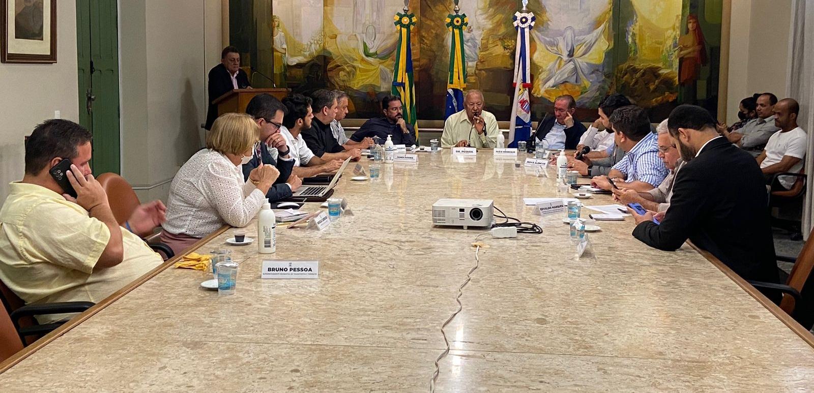 Reunião na prefeitura de Teresina discutiu a questão da falta de coleta de lixo na cidade
