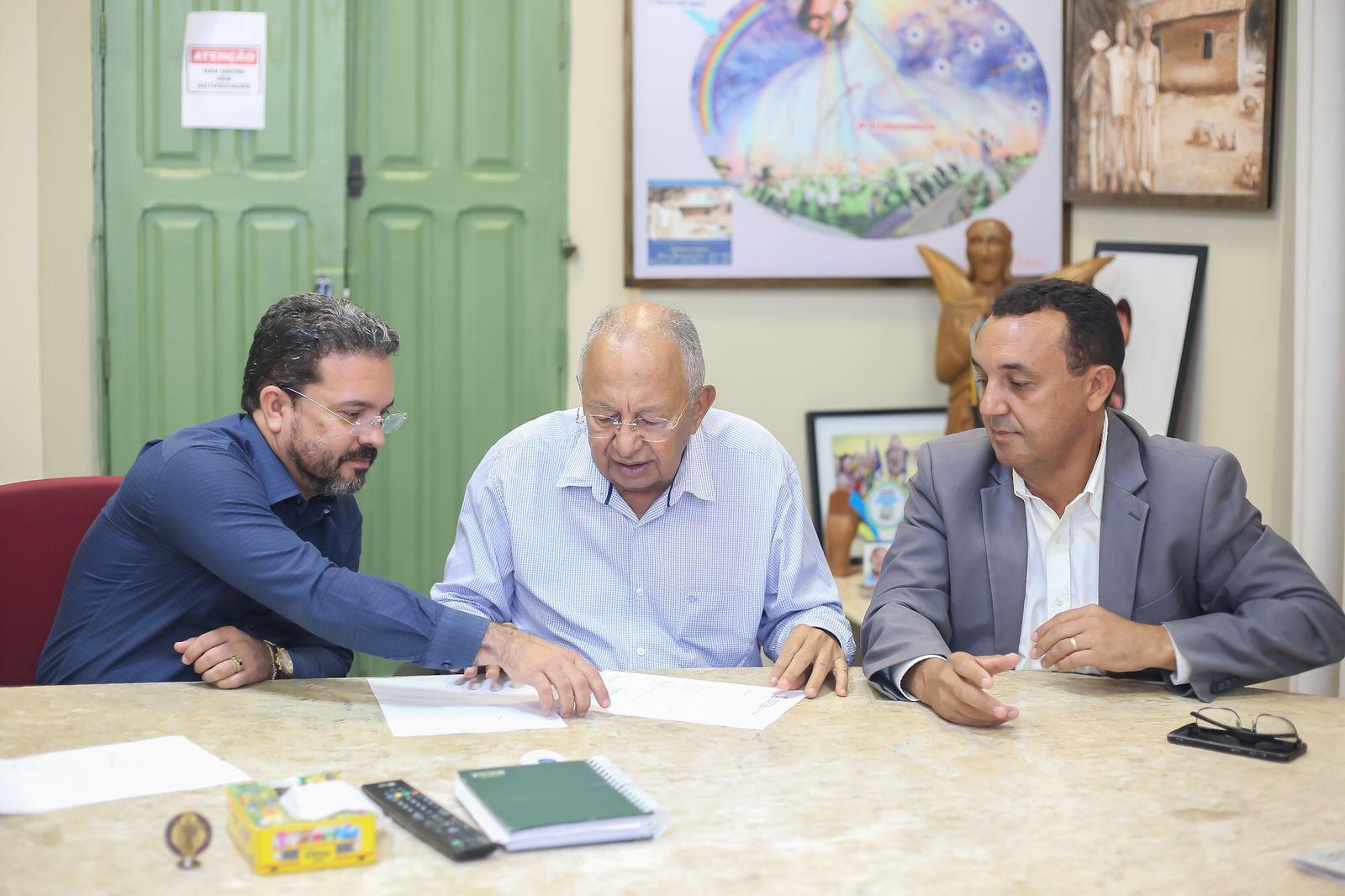 Dr. Pessoa em reunião sobre segurança nas Escolas
