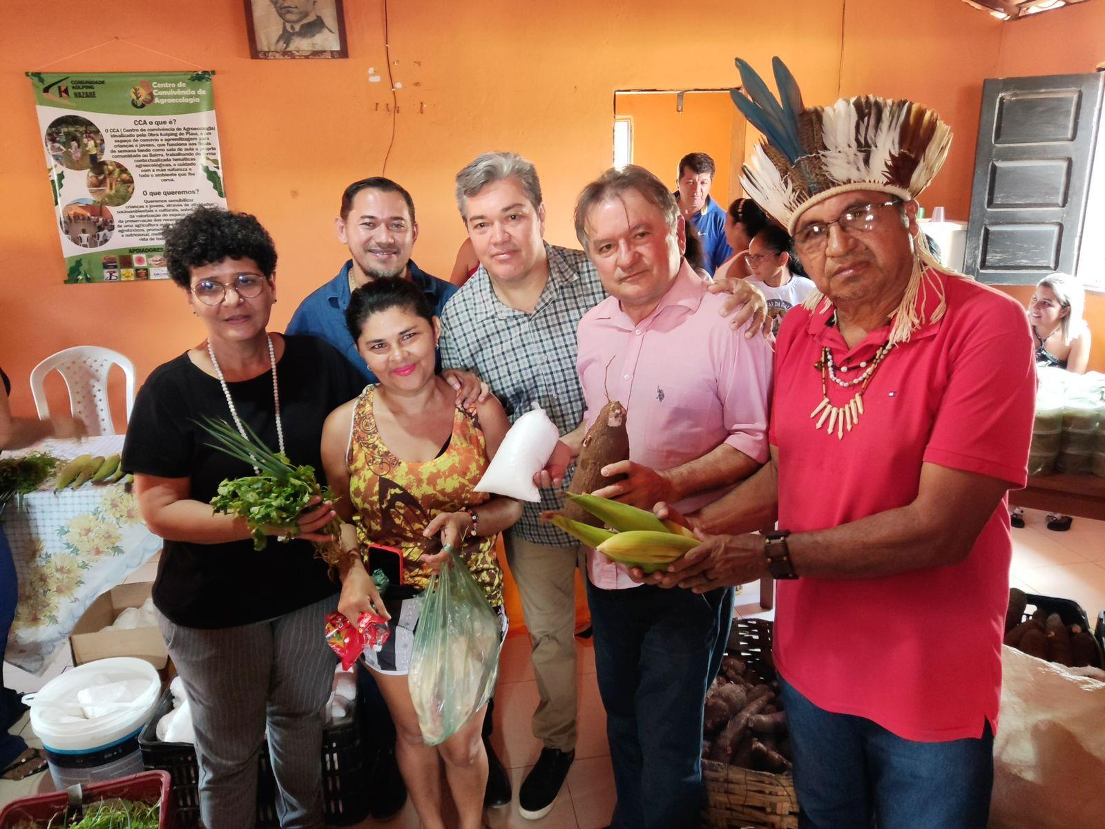 Deputado Merlong Solano promove entrega de alimentos agroecológicos