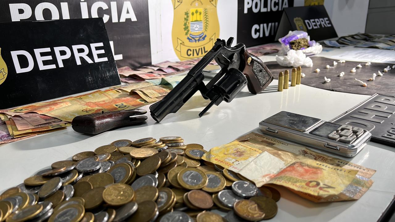 Materiais apreendidos pelo DEPRE
