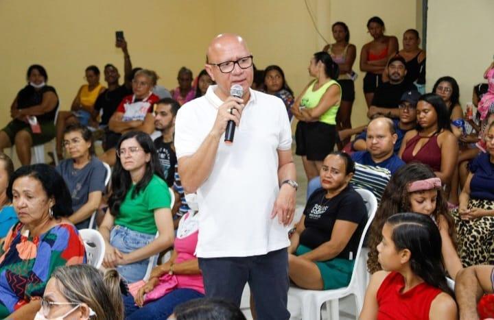 Franzé Silva em reunião com moradores do Promorar
