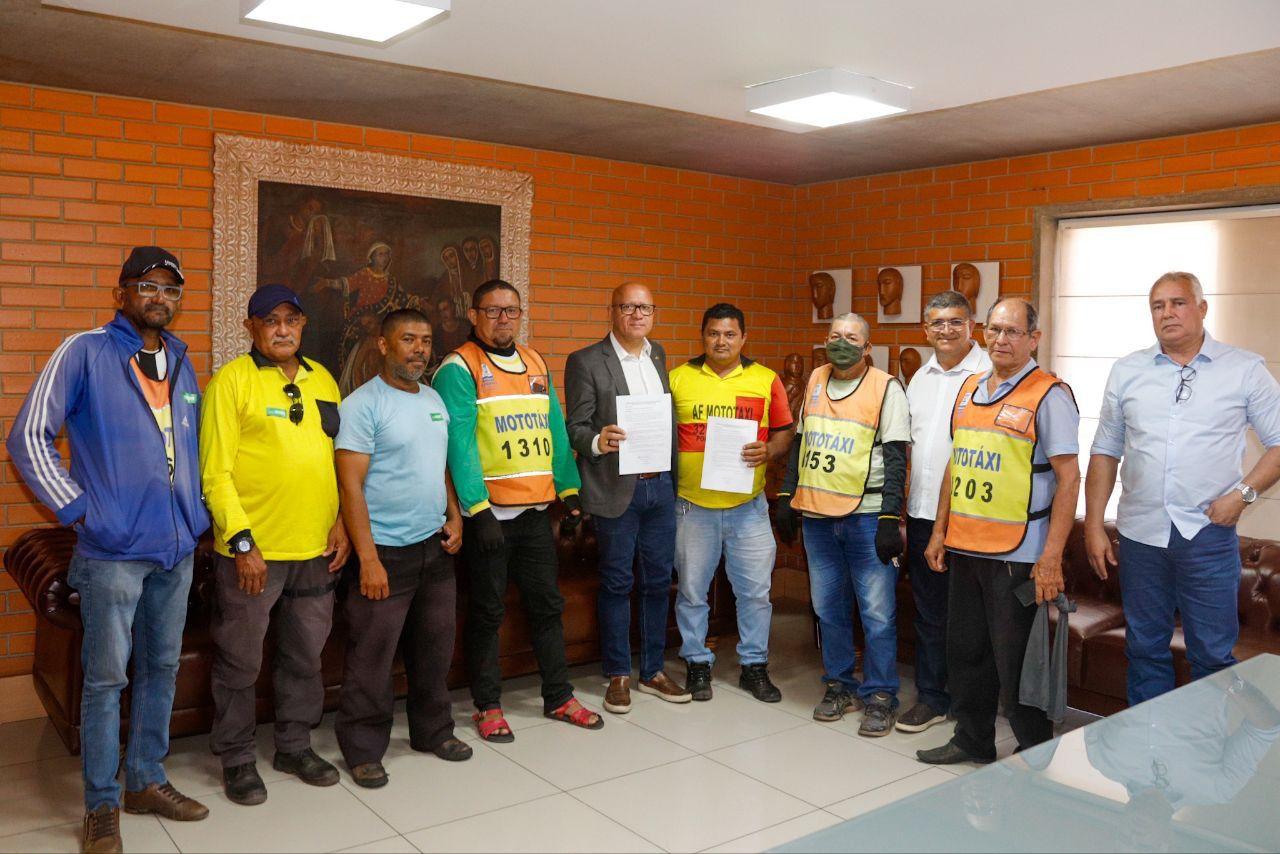 Franzé Silva e representantes do Sindimoto-PI