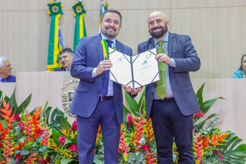 Fábio Novo recebe medalha