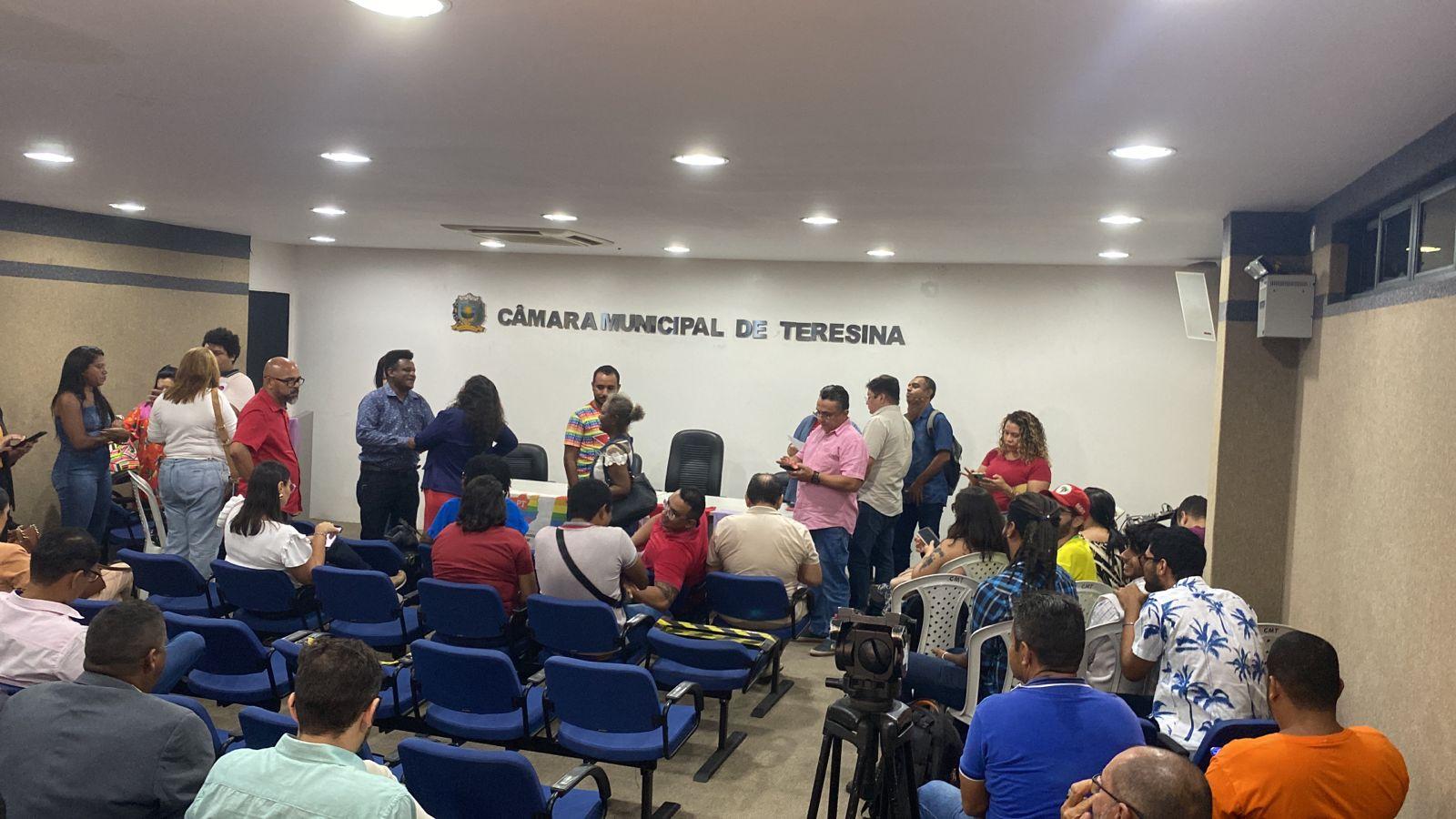 Diretório Municipal do PT reunido na CMT