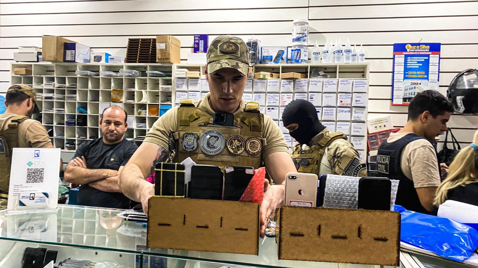Operação fecha loja no Shopping da Cidade