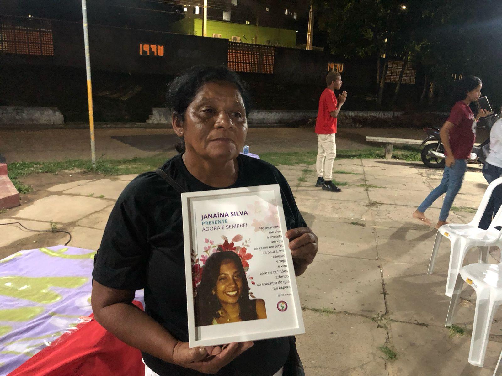 Maria do Socorro em homenagem feita para Janaína pelo DCE