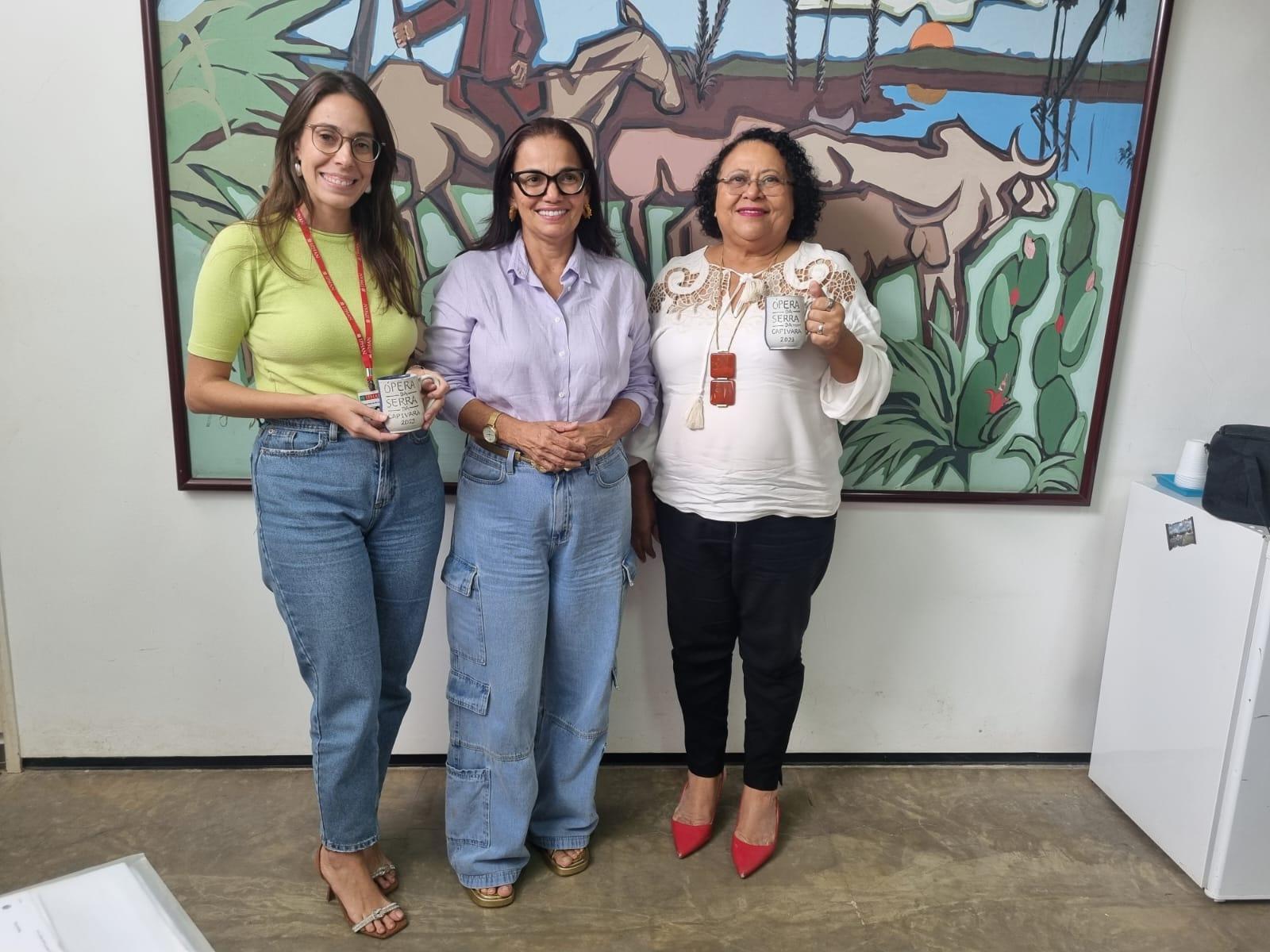 Diretora da Ópera, Sádia Castro, com a superintendente do Iphan, Teresinha Ferreira