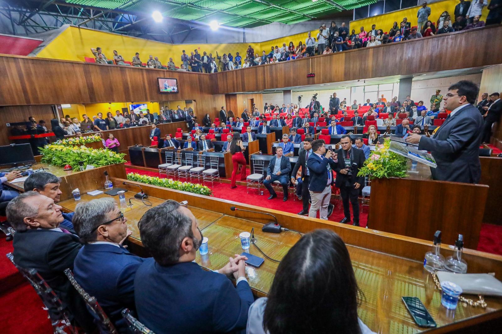 Governador Rafael Fontelles no púlpito da Alepi