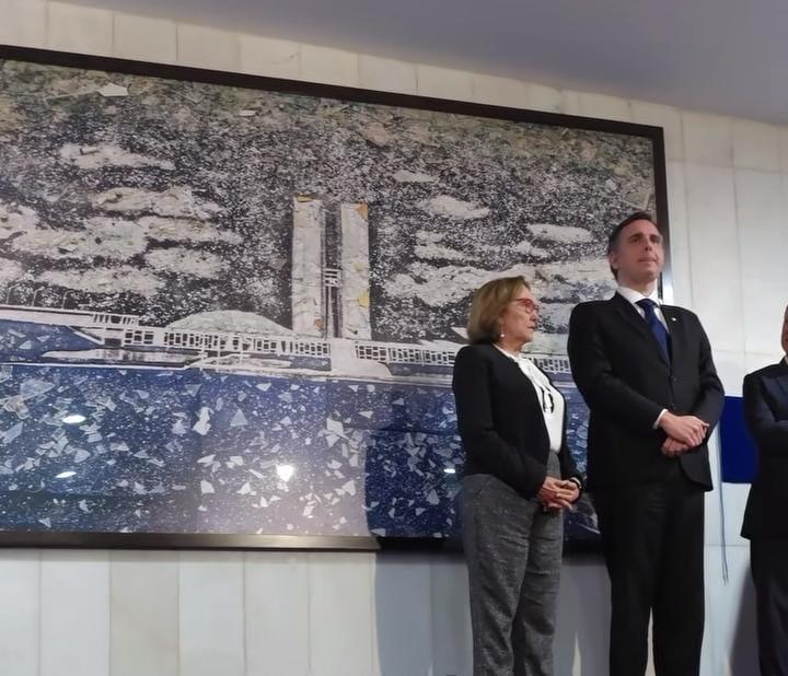 A fotografia está exposta no Salão Azul do Senado