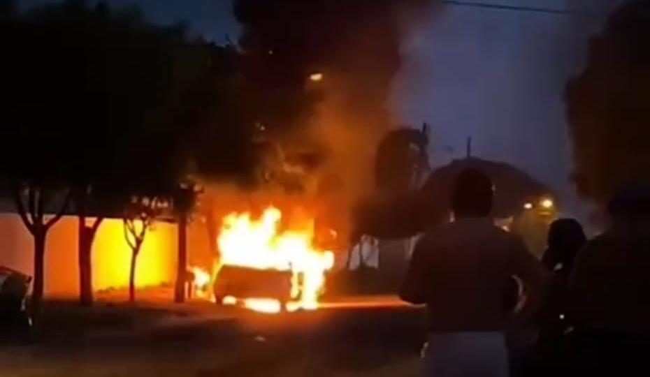 Veículo ficou totalmente destruído