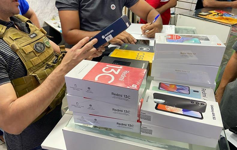 Polícia fecha lojas em Teresina por venda de celulares roubados