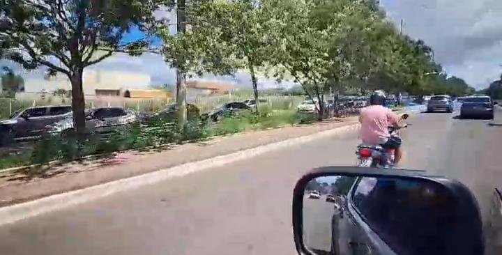 Trânsito ficou lento em trecho da Avenida Presidente Kennedy