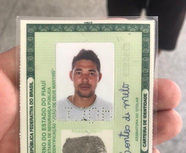 Ainda não foi informado o nome do homem autor dos disparos, que fugiu do local do crime