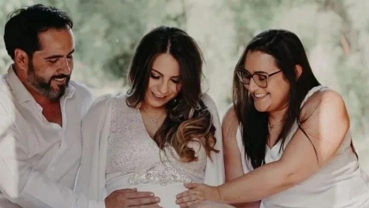 Trisal composto por Regiane Gabarra, Priscila Machado e Marcel Mira registra filho em São Paulo