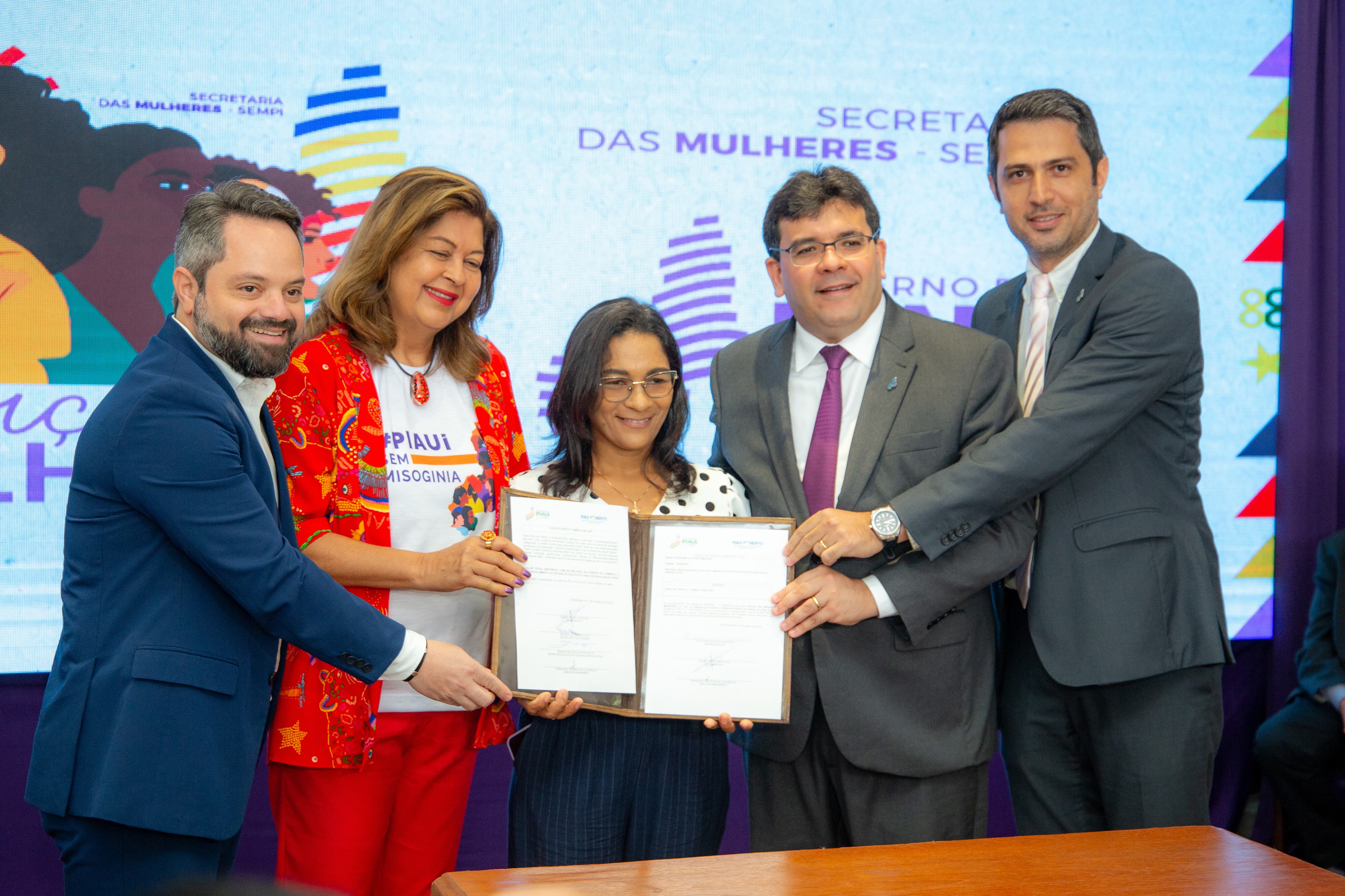 Assinatura do "Fomento Mulher"