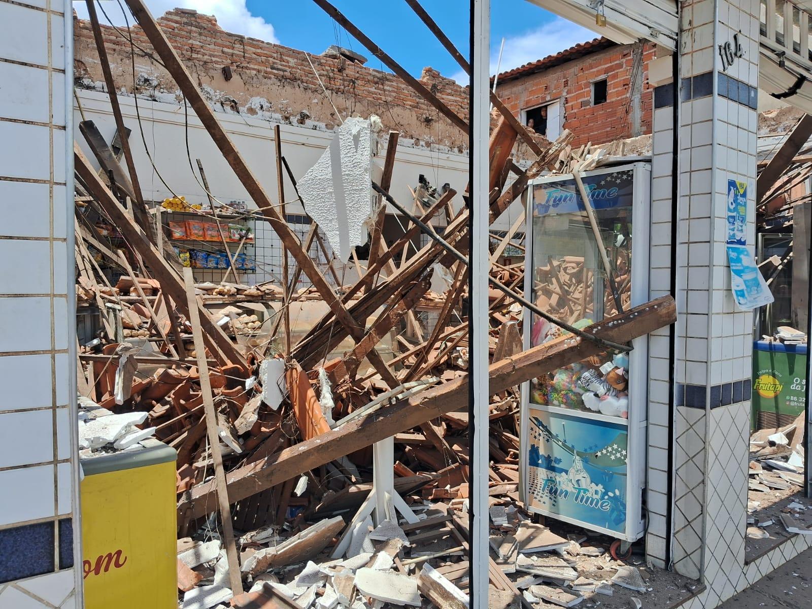 Teto de padaria desaba e deixa um ferido em Timon
