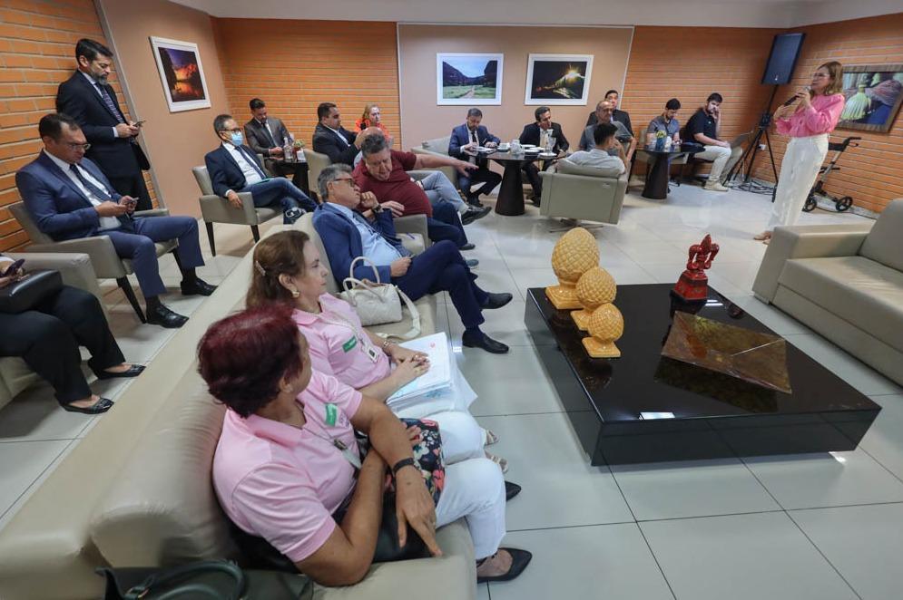 Rede Feminina de Combate ao Câncer busca apoio na Alepi para manter suas atividades