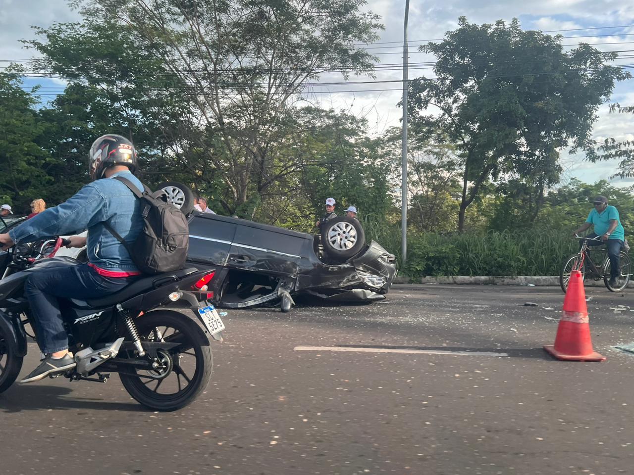 Apesar do capotamento, motorista não teve ferimentos leves