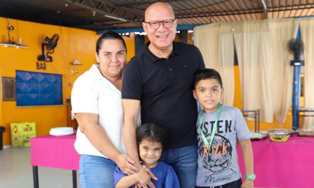Franzé Silva comemora uso do cordão girassol