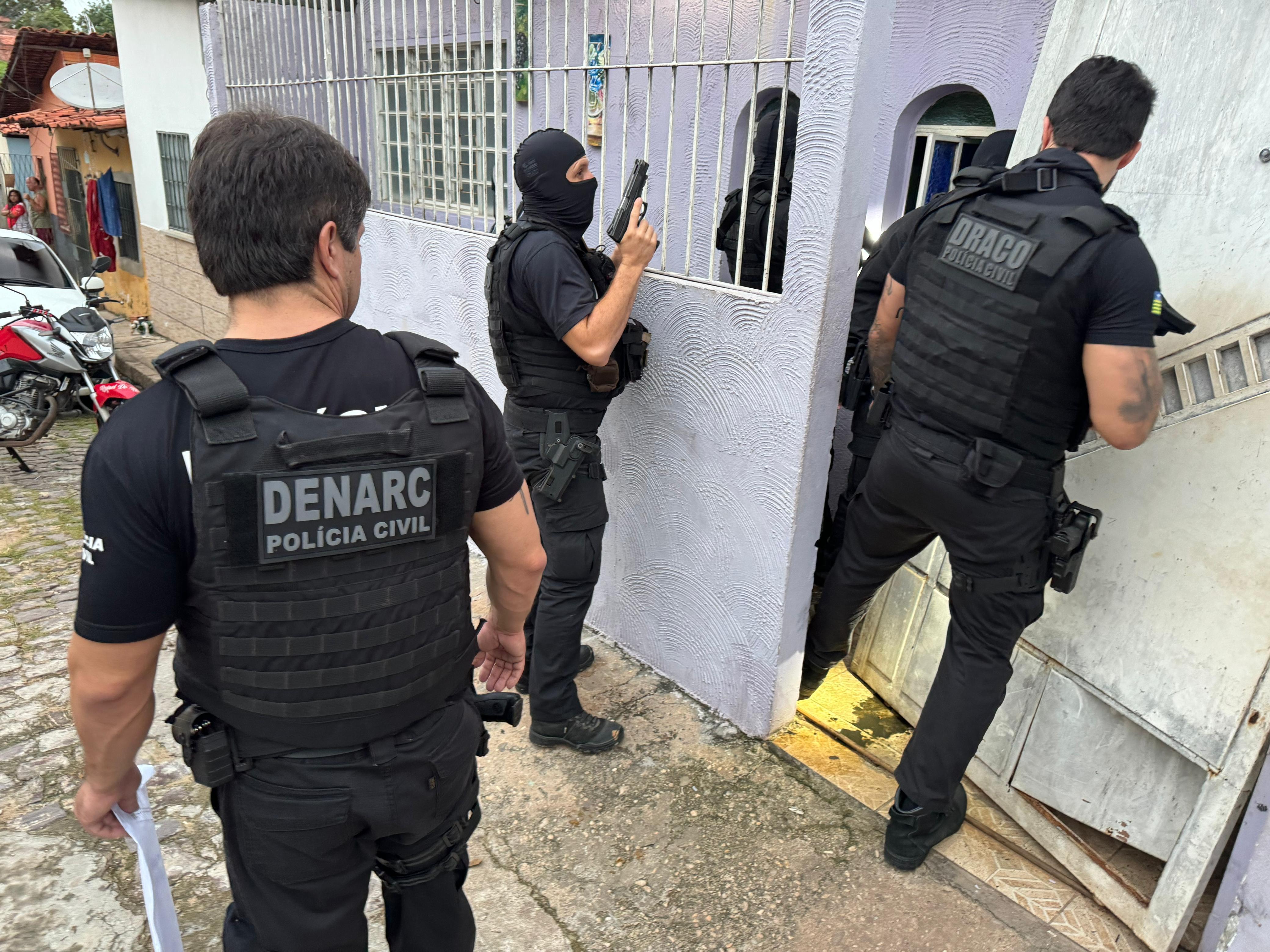 Policiais do Departamento Estadual de Repressão ao Narcotráfico (Denarc)
