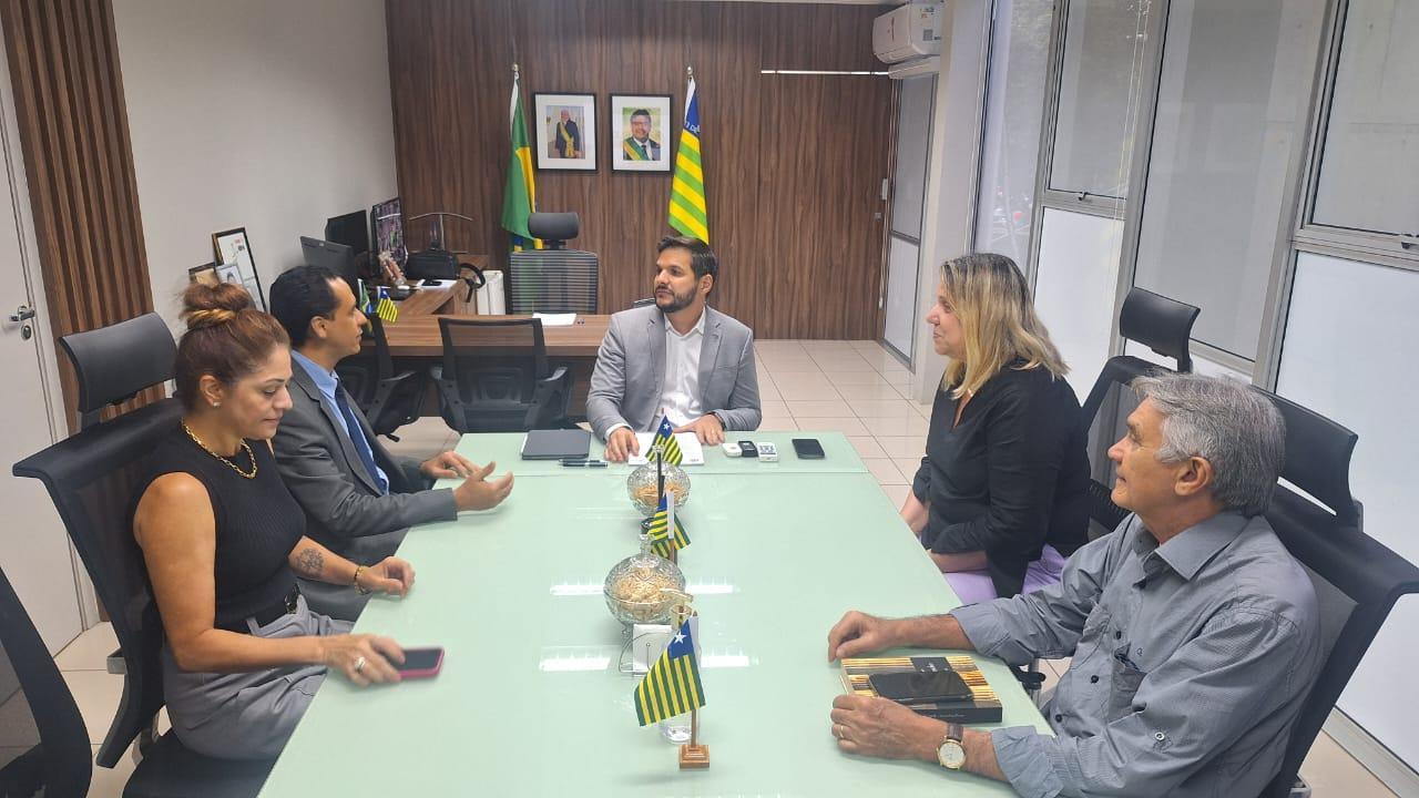 Reunião com representantes da UFPI, Fundação Dom Quixote e Seduc