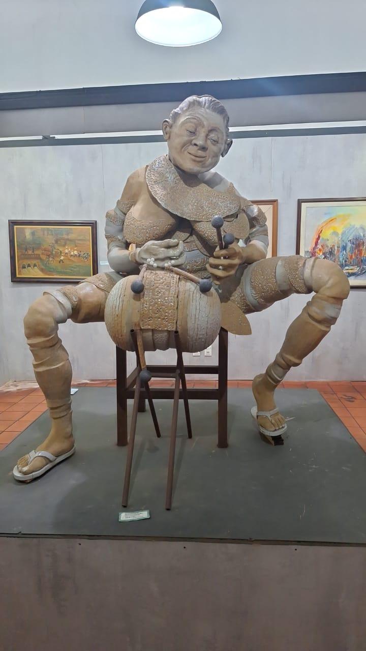 Escultura "A Rendeira", de Fátima Campos