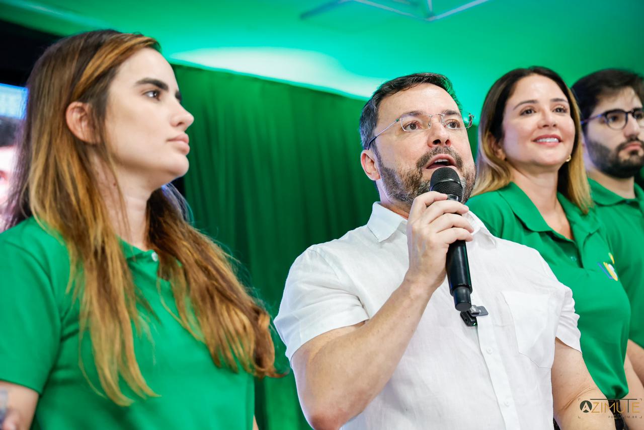 Fábio Novo ao lado de Bárbara do Firmino e Lucy Soares