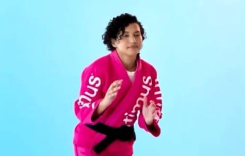 Sarah Menezes participa de campanha para marca de cuidados íntimos