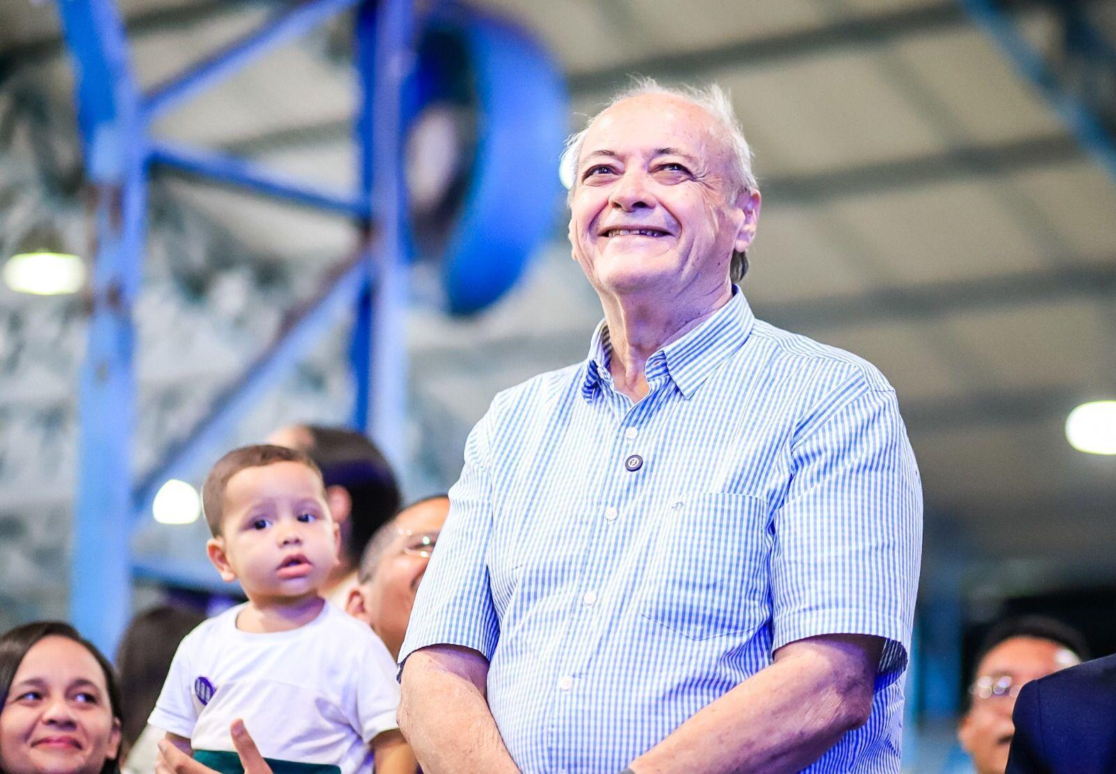 Silvio Mendes discursa para evangélicos durante evento