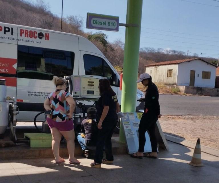 Procon autua 10 postos de combustíveis na região de Picos