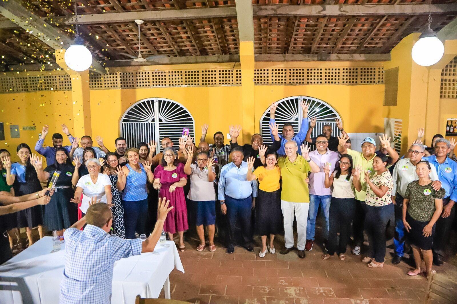 Silvio Mendes volta a se reunir com grupo de evangélicos em Teresina