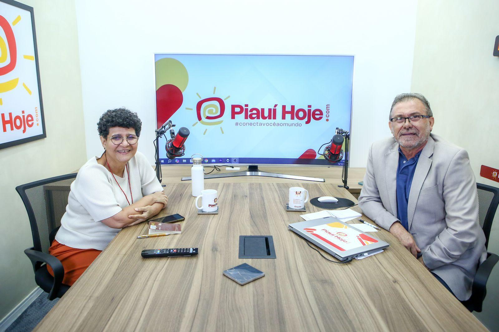 Rejane Tavares em bate-papo com o jornalista Luiz Brandão