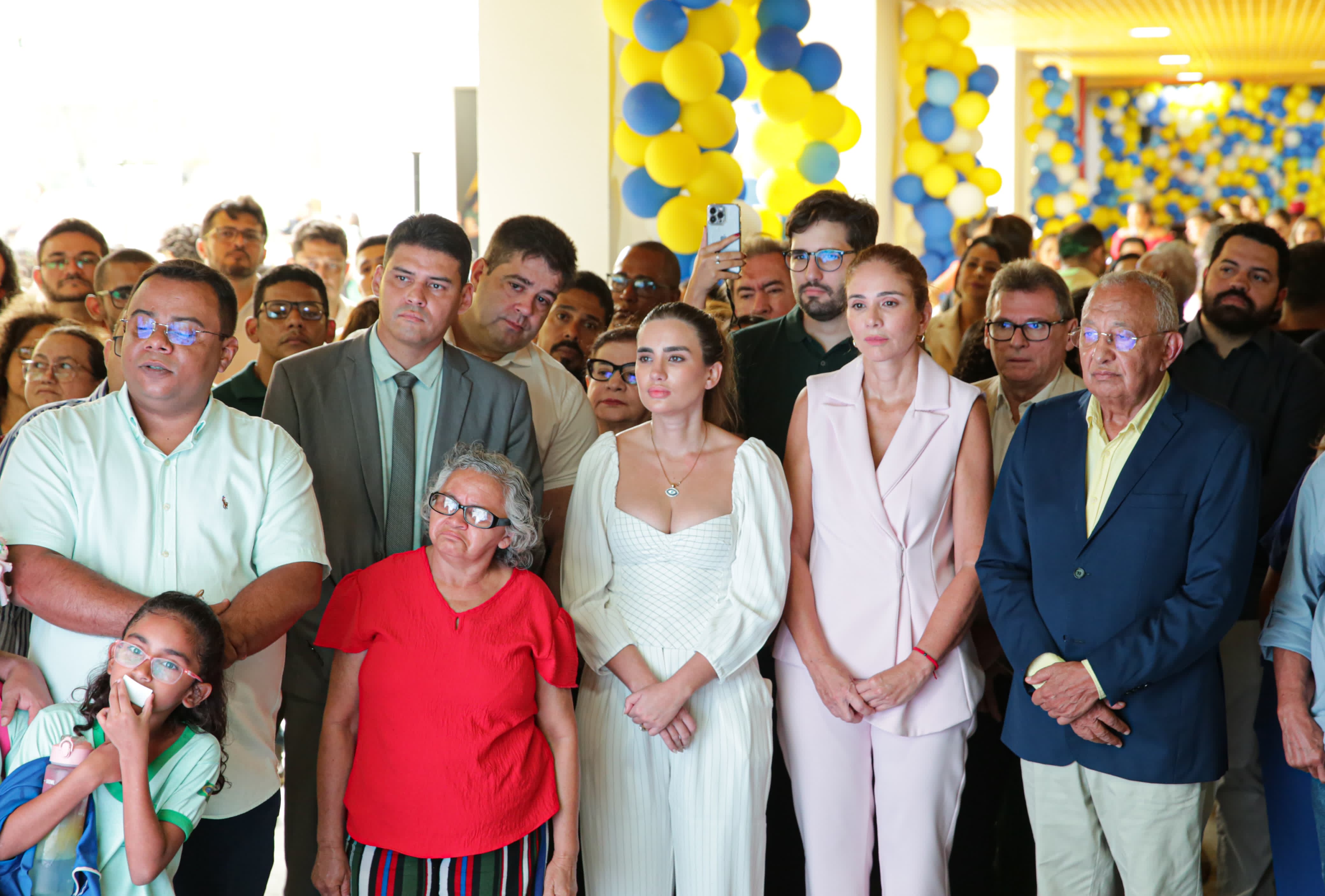 Dr. Pessoa ao lado de Bárbara do Firmino e Lucy Soares, filha e viúva do ex-prefeito Firmino Filho, respectivamente