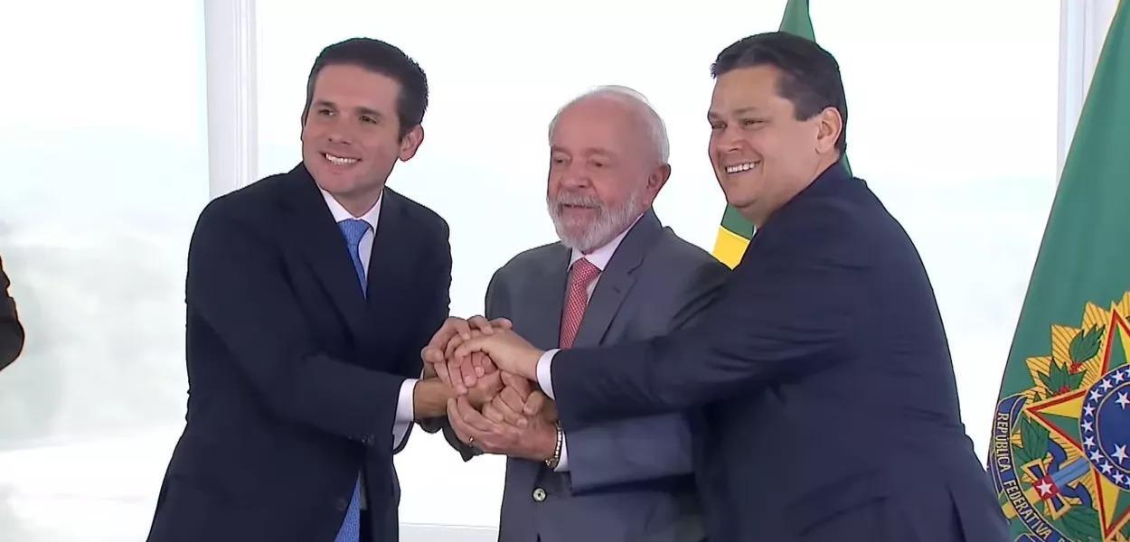 Lula recebe Hugo Motta e Alcolumbre e promete "convivência exemplar" entre Executivo e Legislativo