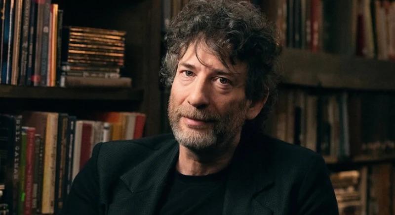 Neil Gaiman e ex-mulher são processados por estupro e tráfico humano